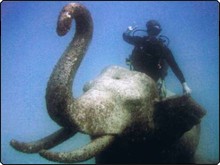 Diving the Siam Statues at Racha Yai, Phuket - photo coutesy of Noon Ruethaiwan Diving the Siam Statues at Racha Yai, Phuket - photo coutesy of Noon Ruethaiwan
