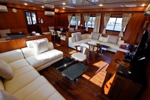 The liveaboard White Manta