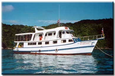 Thailand liveaboard diving in the Similans with MV Dolphin Queen