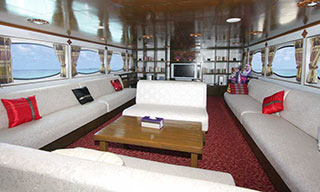The comfortable saloon on Similans liveaboard MV Pawara