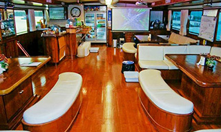 The saloon on board Sawasdee Fasai