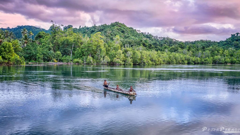 Village life in the Solomons - photo coutesy of Peter Pinnock, Bilikiki