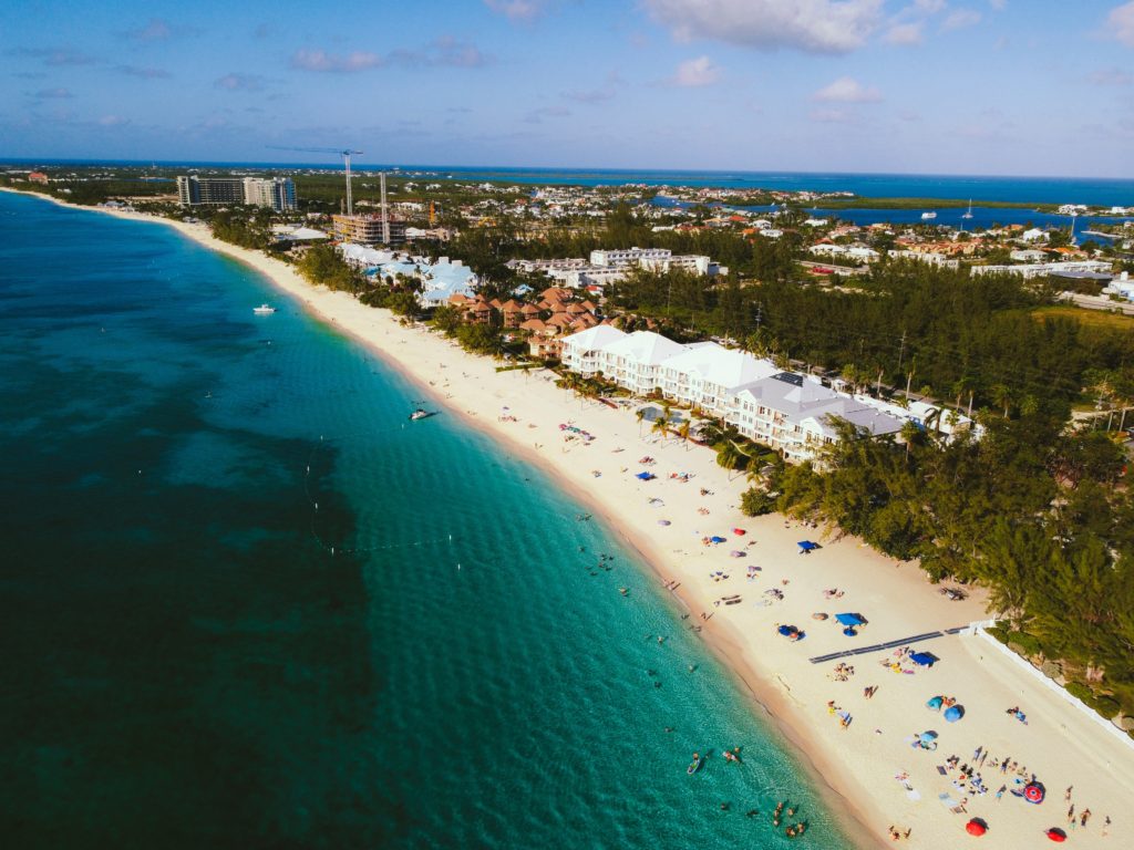 Seven Mile Beach, Cayman Islands - photo courtesy of amor ucqjcapEvis, Unsplash