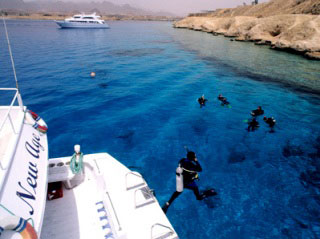 Diving at Sharm El Sheikh in Ras Katy - Coprright Egypt Tourism [Photograph: CHICUREL Arnaud/hemis.fr]